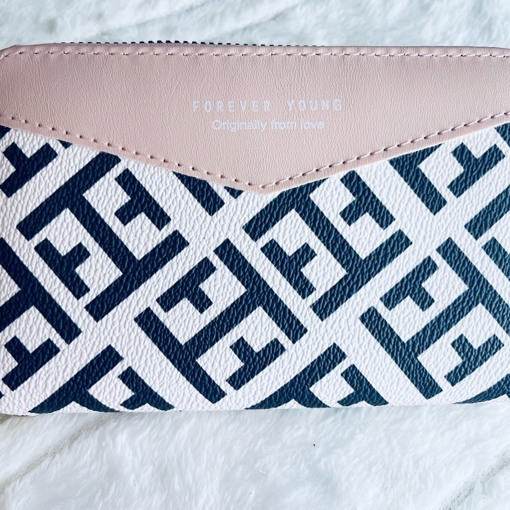 New medium wallet